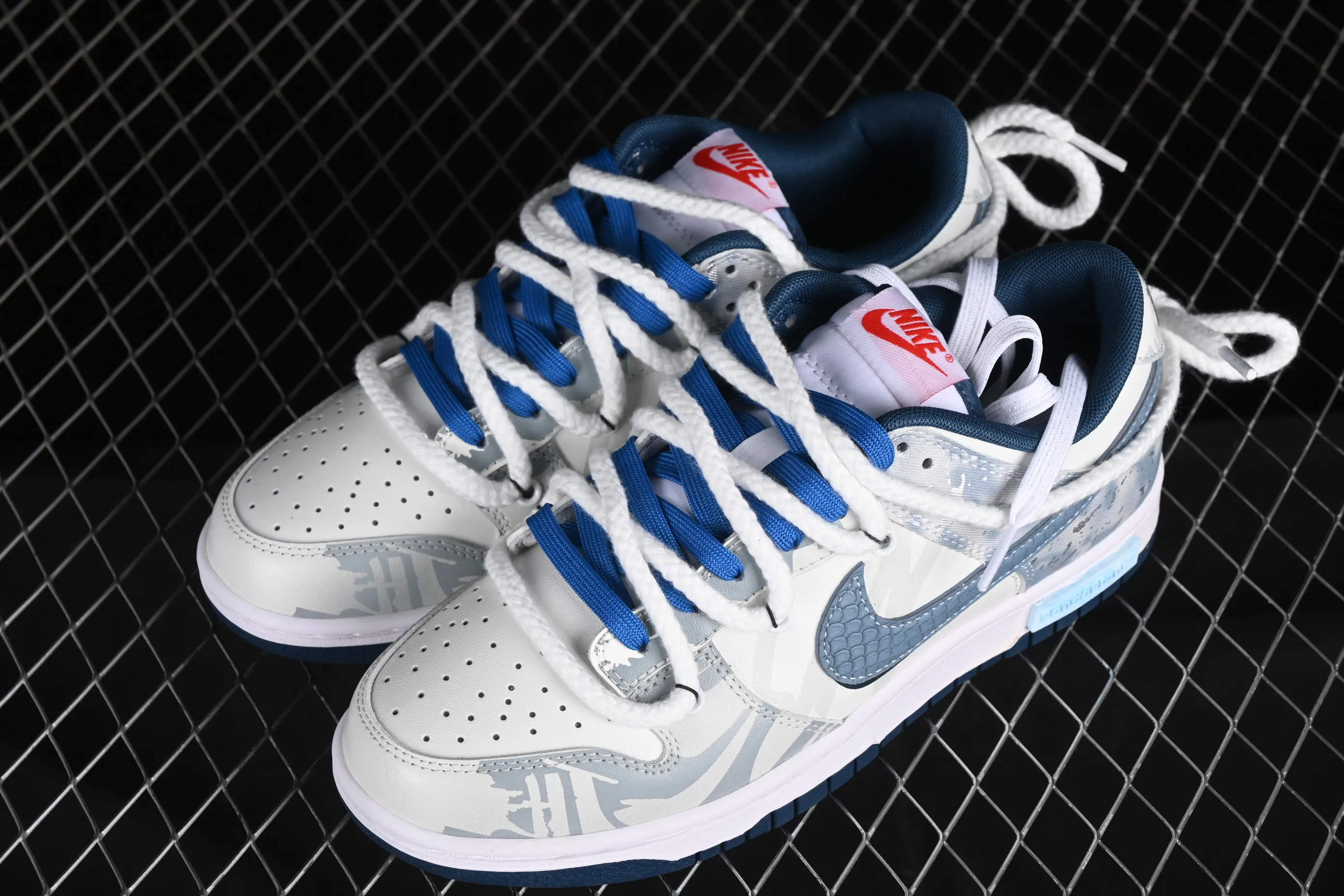 All Categories Nk SB Dunk Series Nk SB Dunk Low Low-top casual sneakers Nk Dunk Low Panda Prank Wave Fisherman-Silver Sea Blue Shark Low-top casual sneakers DD1391-400